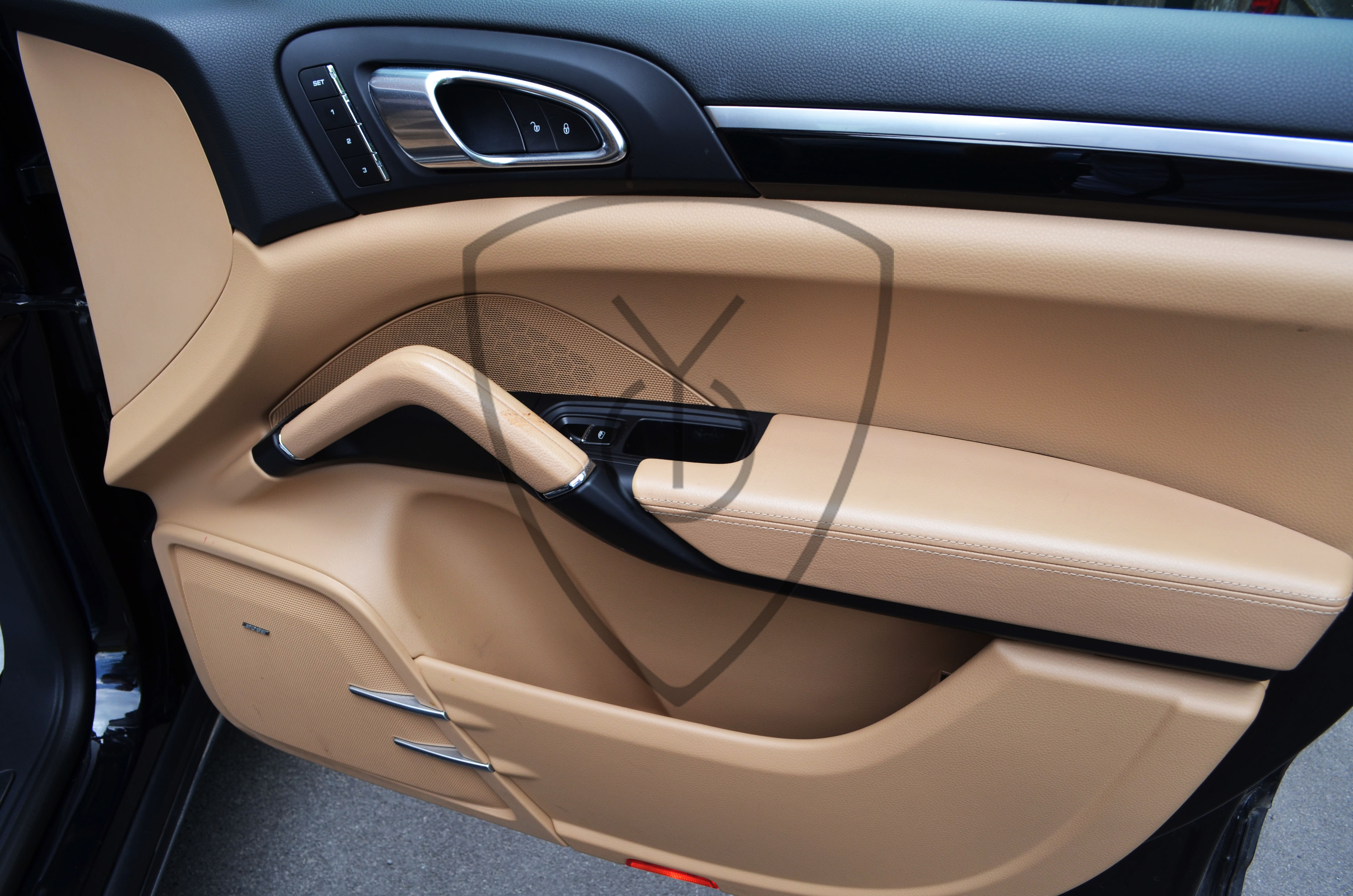 PORSCHE CAYENNE 3.0D PLATINIUM — image 14